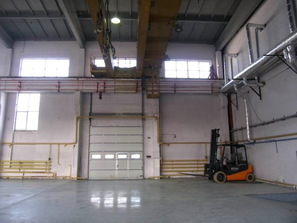 на Октябрьской набережной