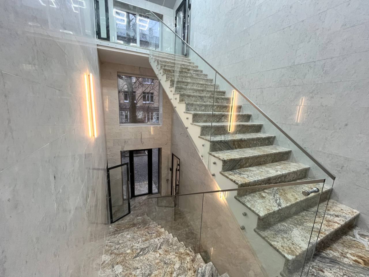 на Тележной, 8-10