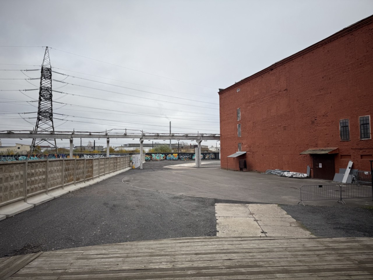 Шоссе Революции, 84