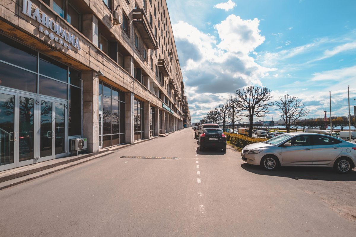 на Свердловской наб.