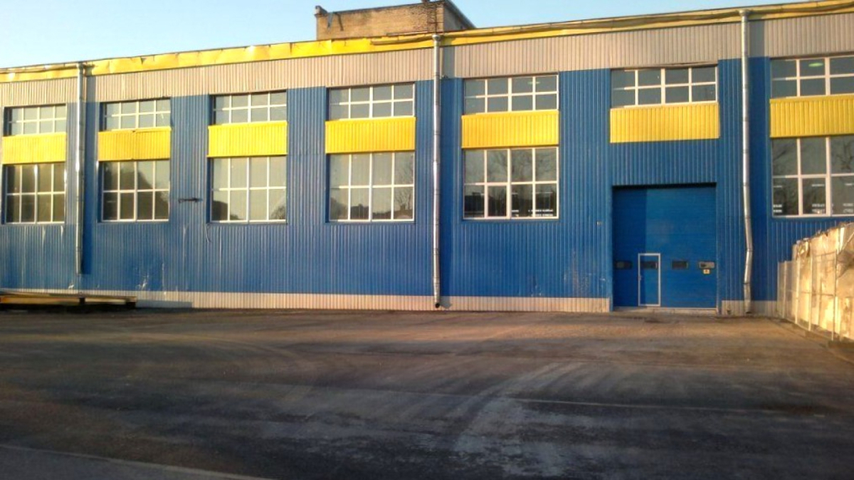 на Октябрьской набережной