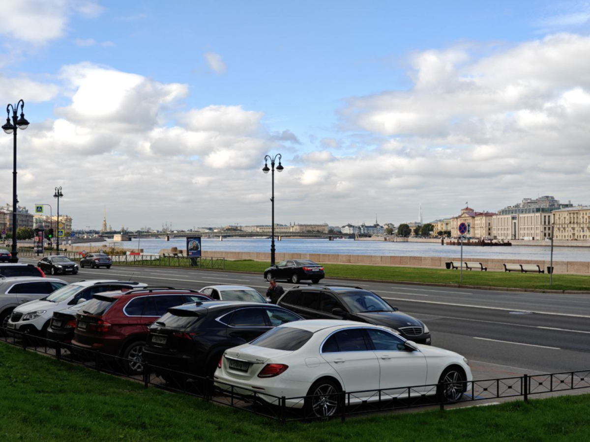 на Воскресенской набережной