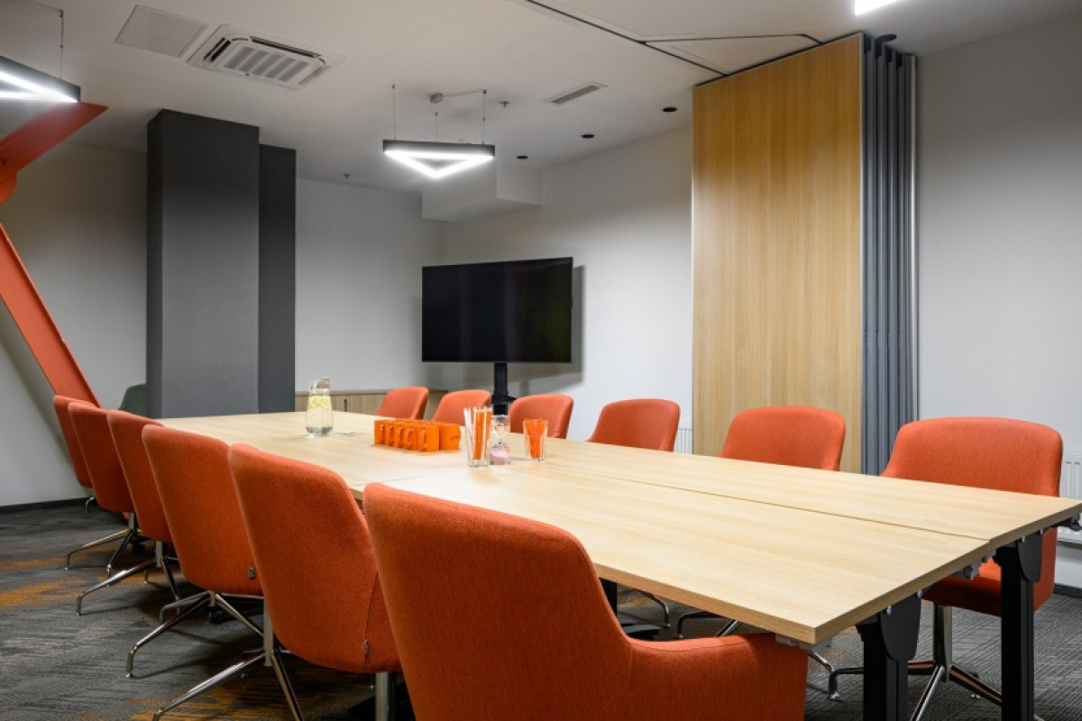 CASE Владимирская