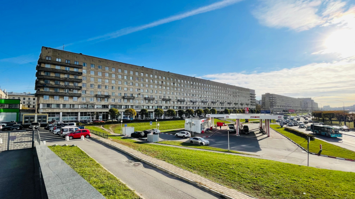 на Свердловской наб.