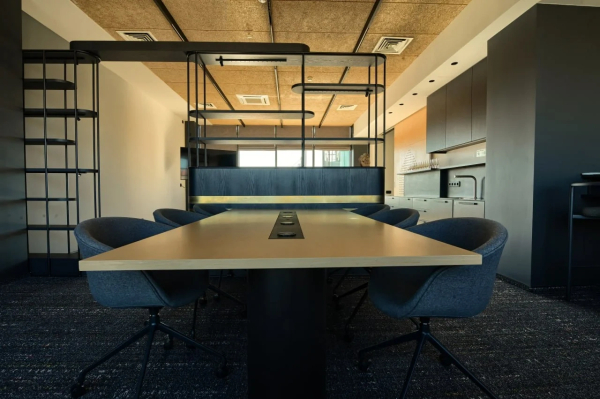 CASE Петроградская