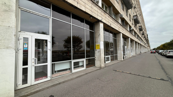 на Свердловской наб.