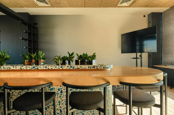 CASE Петроградская