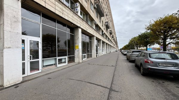 на Свердловской наб.